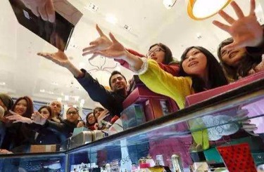 美女吃大吊在限观看中国人依然爱赴日旅游 消费已由爆买转向网购